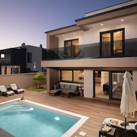 ヴィラ Lumea - Brend New 4-bedroom With Pool プーラ
