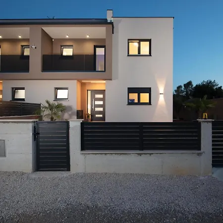 Lumea - Brend New 4-bedroom With Pool