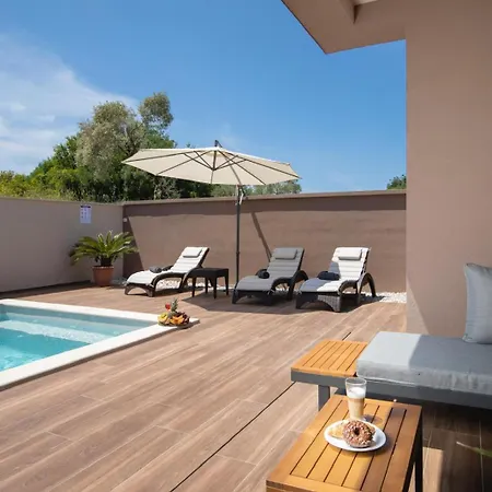 ヴィラ Lumea - Brend New 4-bedroom With Pool プーラ