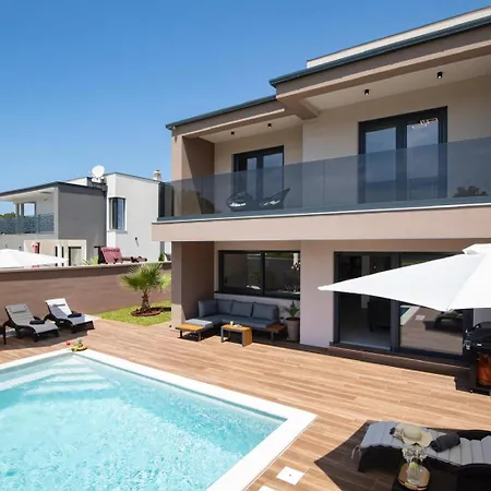 Lumea - Brend New 4-bedroom With Pool *