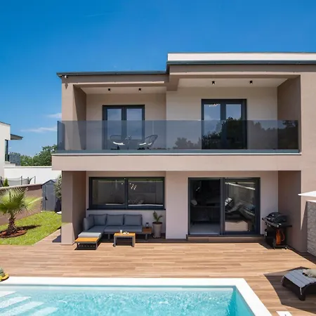 ヴィラ Lumea - Brend New 4-bedroom With Pool プーラ