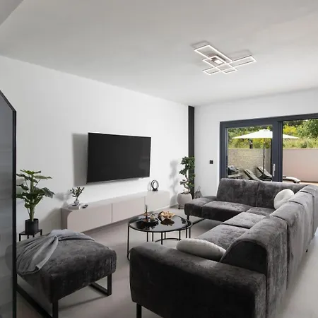 Lumea - Brend New 4-bedroom With Pool ヴィラ