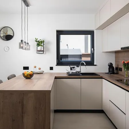 Lumea - Brend New 4-bedroom With Pool プーラ