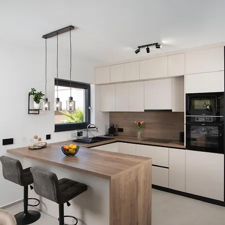 Lumea - Brend New 4-bedroom With Pool *