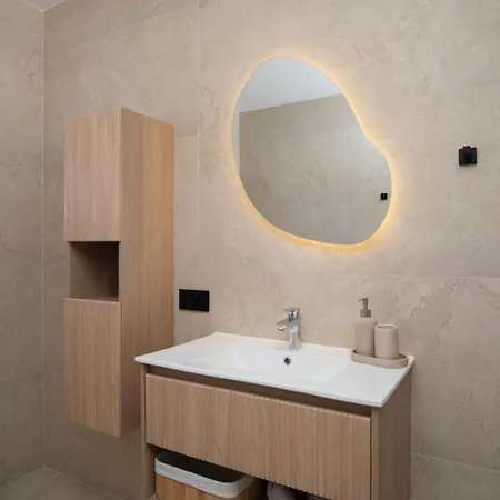 Lumea - Brend New 4-bedroom With Pool プーラ