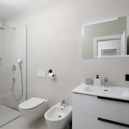 Lumea - Brend New 4-bedroom With Pool * プーラ