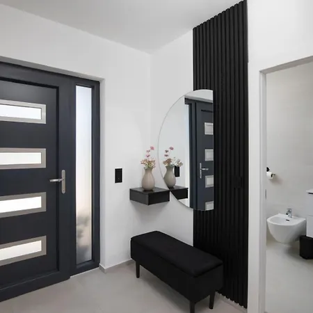 ヴィラ Lumea - Brend New 4-bedroom With Pool プーラ