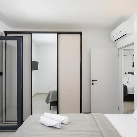 Lumea - Brend New 4-bedroom With Pool * プーラ