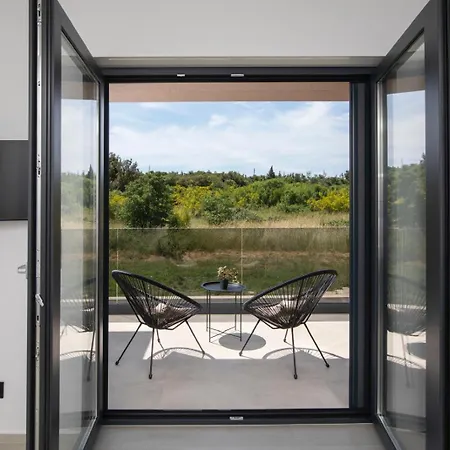 Lumea - Brend New 4-bedroom With Pool