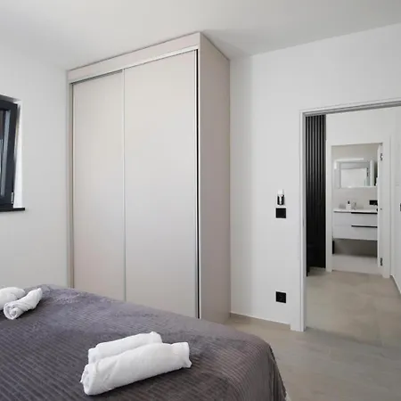 ヴィラ Lumea - Brend New 4-bedroom With Pool プーラ