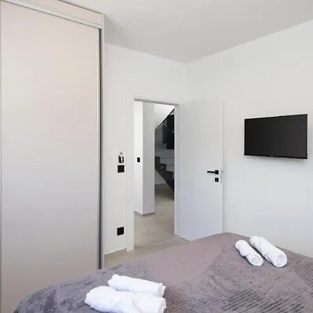 ヴィラ Lumea - Brend New 4-bedroom With Pool プーラ