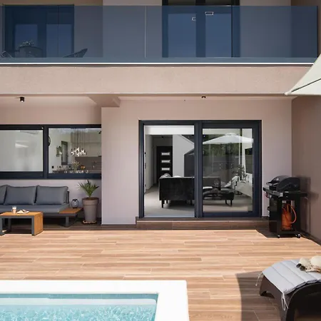 ヴィラ Lumea - Brend New 4-bedroom With Pool プーラ